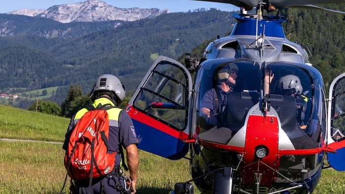Der verletzte Hund wurde mit dem Heli ins Tal geflogen.