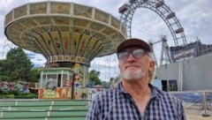 Wolfgang Repper mit seinem Karussell am neuen Standplatz