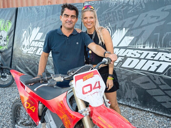 Er ist zwar begeisterter Motorfahrer. Die Kunst, auf dem Gelände spektakuläre Runden zu drehen, ...