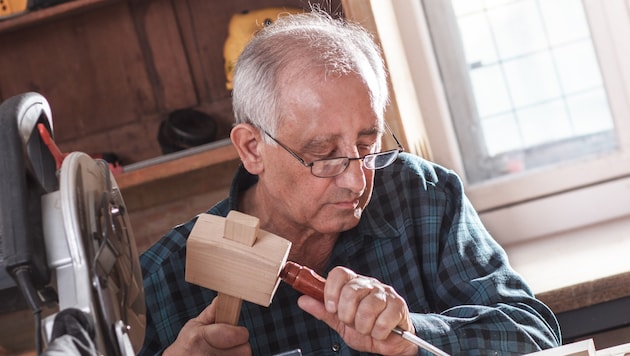 Unemployment among older workers is high, Minister Schumann is putting new proposals on the ...
