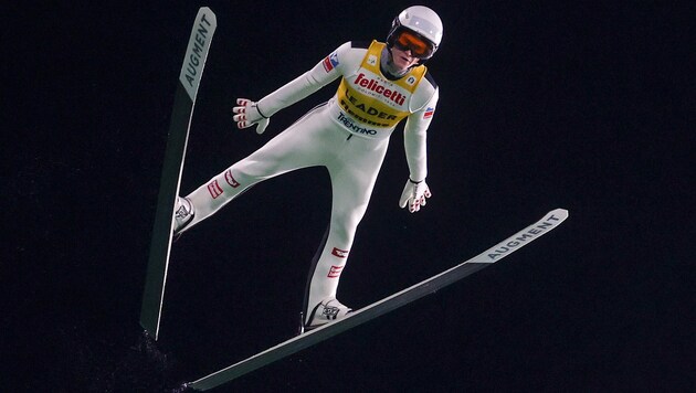 Niklas Bachlinger fliegt weiterhin im gelben Trikot des Führenden in der Grand ...