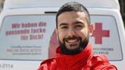 Mohammed Zaki Hussein (26) hat Arbeit gefunden und arbeitet außerdem beim Roten Kreuz freiwillig ...