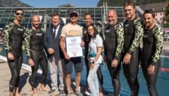 Nino Röhrenbacher, Ivan Mircetic, Olaf Kuchenbecker vom Rekordinstitut, Alpentherme-Chef Klaus ...