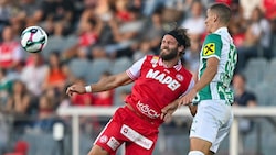 Viel Kampf und Krampf und weniger spielerische Finesse hat das Duell GAK gegen Rapid mit sich ...