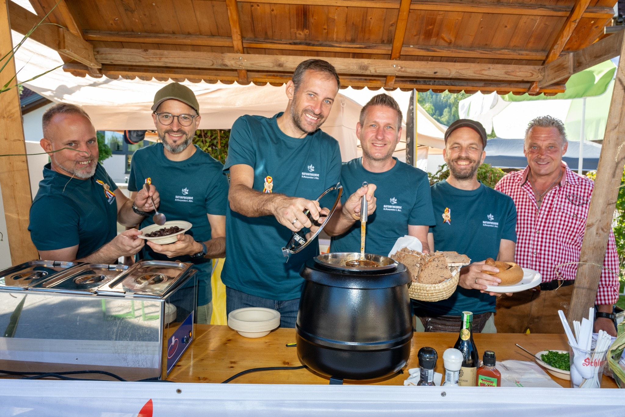 Gastronomiebetriebe und Vereine bereiteten nach raffinierten Rezepten allerlei Köstliches aus ...