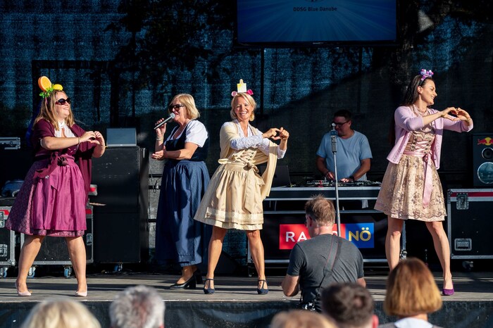 Die Trachtenschau mit Elfi Maisetschläger ist Fixpunkt bei der „Starnacht aus der Wachau“.