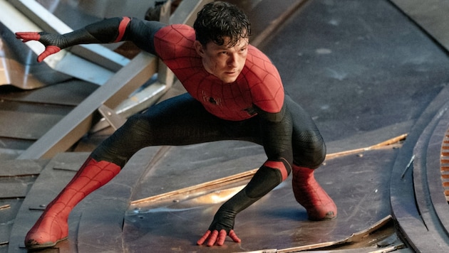 Tom Holland musste nach einem verpatzten Stunt ins Spital gebracht werden.