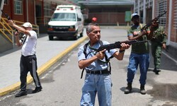 Zivilisten beim Waffentraining in Venezuela