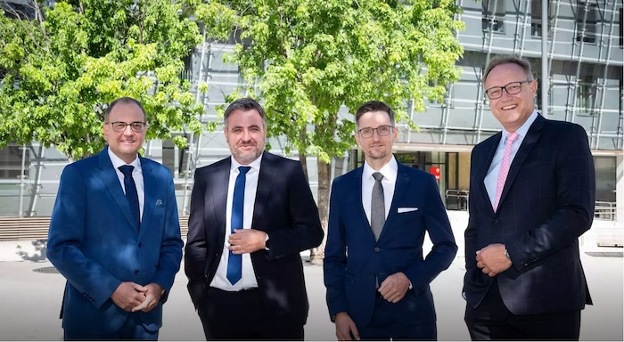 TIWAG-Aufsichtsratsvorsitzender Eduard Wallnöfer (2.von links) mit dem Vorstandsteam Alexander ...