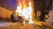 Der Wagen brannte vollständig aus.