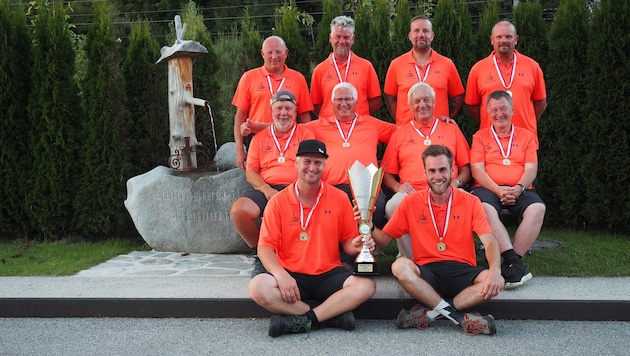 Gries feierte den 20. Titel. Gruber Bernhard und Fischer Dominik (vorne v. l.), Fischer ...