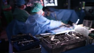 Der angesehene Tiroler Mediziner hatte eine erfolgreiche Karriere (Symbolbild), dann geriet er ...