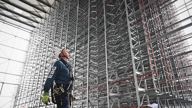 Im neuen Lager entstehen 60.000 Stellplätze.