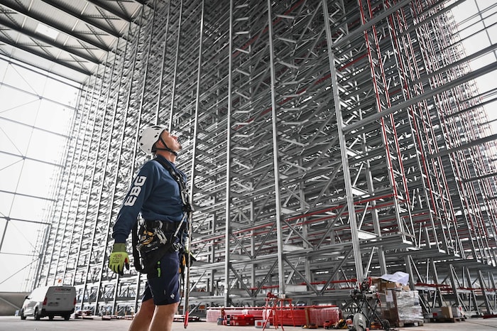 Aktuell baut TGW auf 25.000 Quadratmetern eine neue Produktions- und Lagerhalle neben der ...