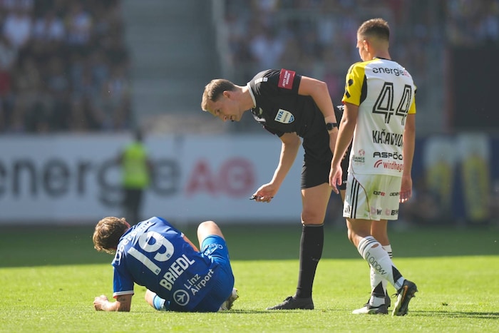 Auch für Alexander Briedl war das Derby schon früh zu Ende.