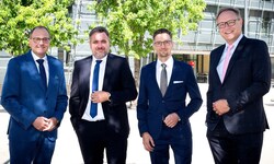 Sind drei Tiwag-Vorstände (mit Aufsichtsrats-Chef Wallnöfer, Zweiter von links) wirklich nötig? ...