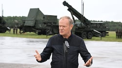Polens Premier am Rande der NATO-Übung „Iron Defender 25“, die als Reaktion auf die ...