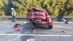 Der Tote wurde aus diesem Wrack geborgen.