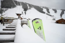 In den Bergen haben die Vorbereitungen für den Winter schon begonnen – der Schnee fehlt aber ...