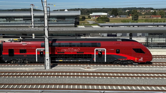 Der neue ÖBB-Superzug – unterwegs am Bahnhof Weststeiermark in Groß St. Florian