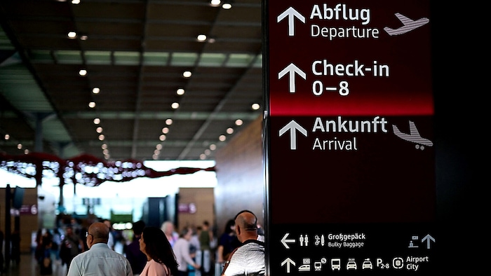 Zu erheblichen Behinderungen hat die „cyberbedingte Störung“ an mehreren Flughäfen (im Bild der ...