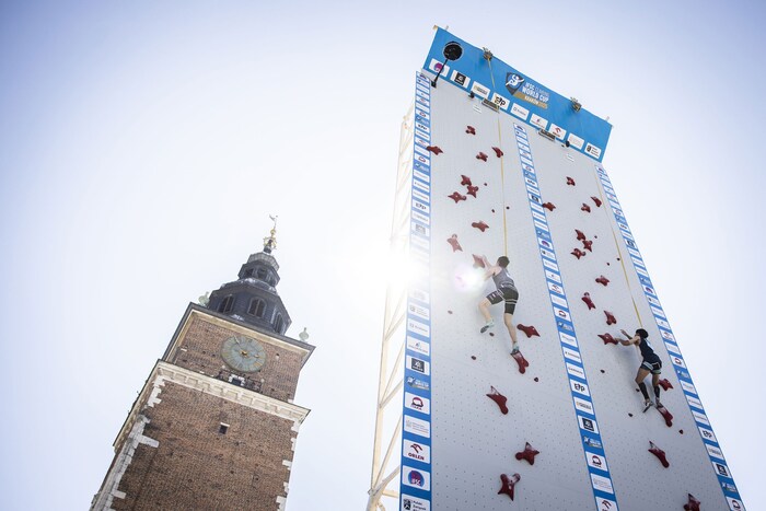 In rund fünf Sekunden werden die 15 Meter hohen Wände bezwungen.