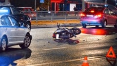 Der Lenker des vermutlich dunklen SUV beging Fahrerflucht.