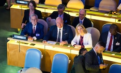 Kanzler Christian Stocker (Mitte) und Außenministerin Beate Meinl-Reisinger weilen diese Woche ...