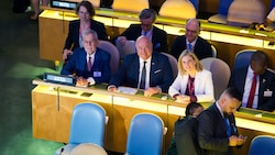 Kanzler Christian Stocker (Mitte) und Außenministerin Beate Meinl-Reisinger weilen diese Woche ...