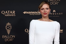 Charlène von Monaco setzte am Montagabend beim Ballon d‘Or in Paris auf schlichte Eleganz und ...