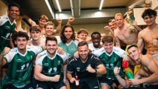 Ömer Efe Tas (1. Reihe links) und seine DSV-Teamkollegen jubelten über den 1:0-Sieg über Hard.