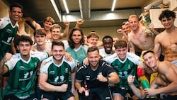 Ömer Efe Tas (1. Reihe links) und seine DSV-Teamkollegen jubelten über den 1:0-Sieg über Hard.