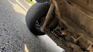 Egal wo die Polizisten hinsahen, sie entdeckten schwere Mängel an dem Fahrzeug.