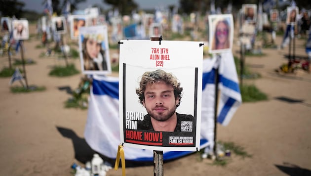Deutsch-Israeli Alon Ohel (24) wurde am 7. Oktober 2023 entführt und befindet sich seit mehr als ...