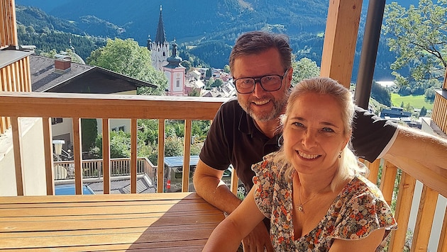 Peter und Helga Lindmoser mit dem Top-Blick auf die Basilika Mariazell