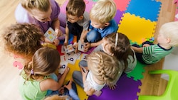 Viele Eltern sind auf Kinderbetreuung angewiesen.