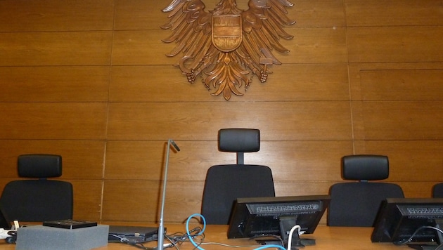 Weil er eine unkündbare Stellung haben wollte, drohte der Angeklagte (43) dem Magistratsdirektor ...