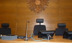 Weil er eine unkündbare Stellung haben wollte, drohte der Angeklagte (43) dem Magistratsdirektor ...