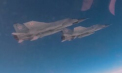 Russische Kampfflugzeuge vom Typ MiG-31 mit Hyperschallraketen „Kinschal“ bei der Militärübung ...