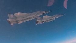 Russische Kampfflugzeuge vom Typ MiG-31 mit Hyperschallraketen „Kinschal“ bei der Militärübung ...
