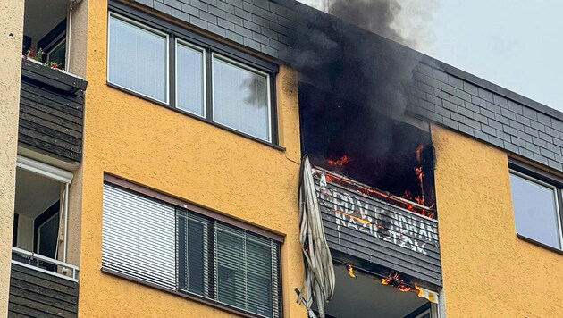 Feuer am Balkon eines Mehrparteienwohnhauses in der Erentrudisstraße.