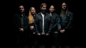 Zwei Dekaden Metal mit persönlichen Texten und viel Humor im Tourbus: Die Schotten Bleed From ...