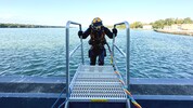 Tauchen in der Donau: Auch die Turbine eines Wasserkraftwerkes muss kontrolliert werden, damit ...