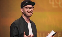 Sänger Mark Forster hängt schwarz-grüne Kappe an den Nagel