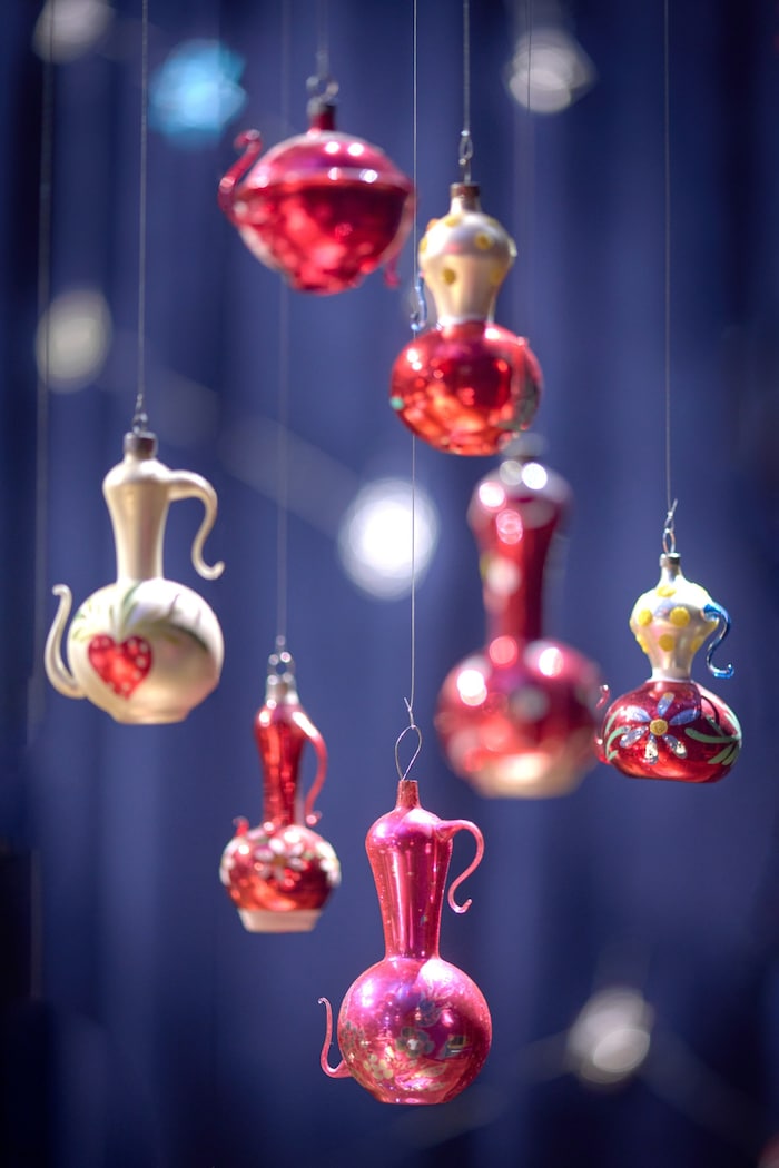 ...oder Teekannen, für den Christbaum nachgebaut aus feinem Glas.