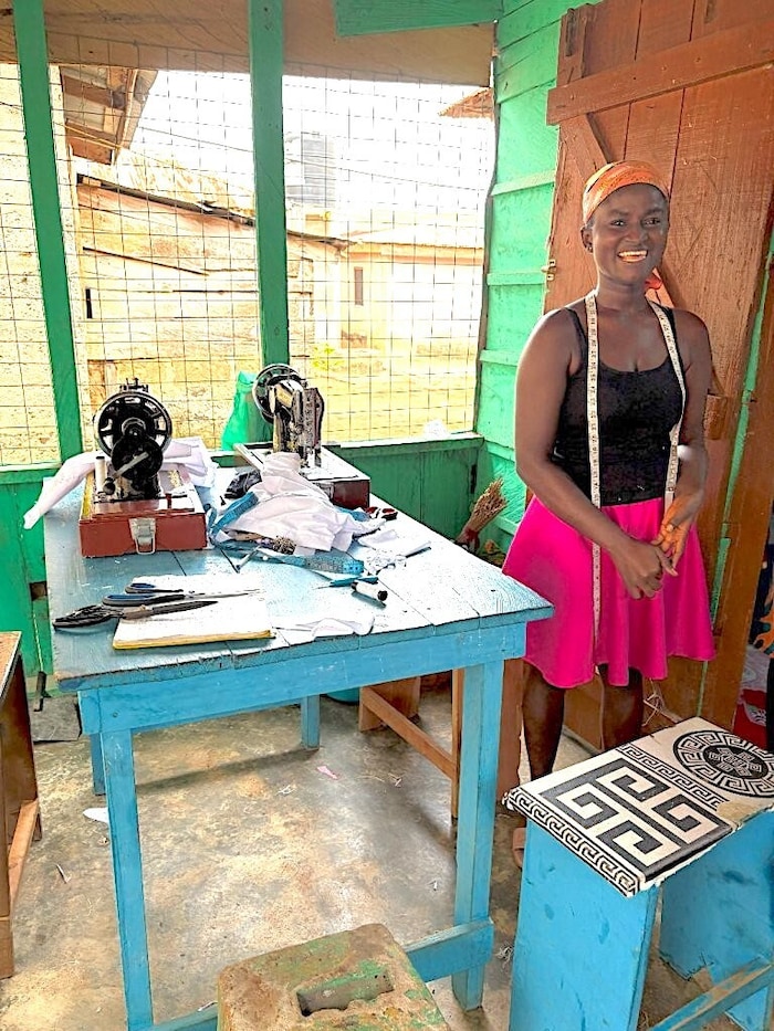 Bescheidenes „Business“, eine Nähmaschine macht´s möglich.