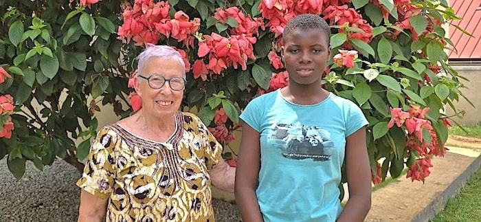 Die Wörglerin mit Mary, die 2017 nach schweren Verbrennungen in Tirol operiert wurde.