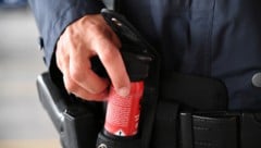 Die Polizei musste unter anderem auch Pfefferspray einsetzen.