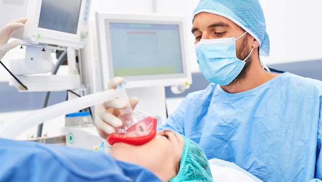 Die viel umfassendere Notarztausbildung deckt sich vor allem nur mit der des Anästhesisten. Kein ...