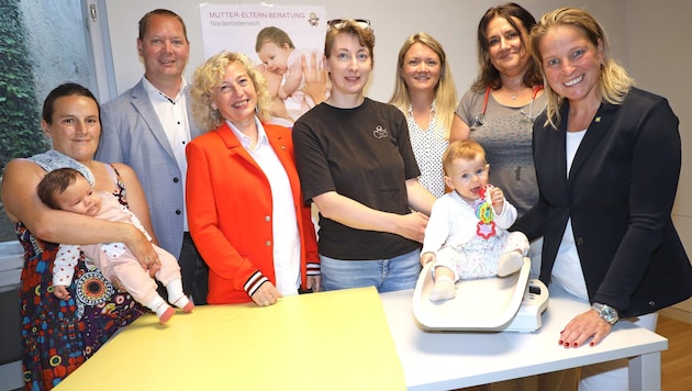 Ricarda Gromann und ihre Tochter Miriam, Franz Haunold (Bgm. Böheimkirchen), Landesrätin Eva ...